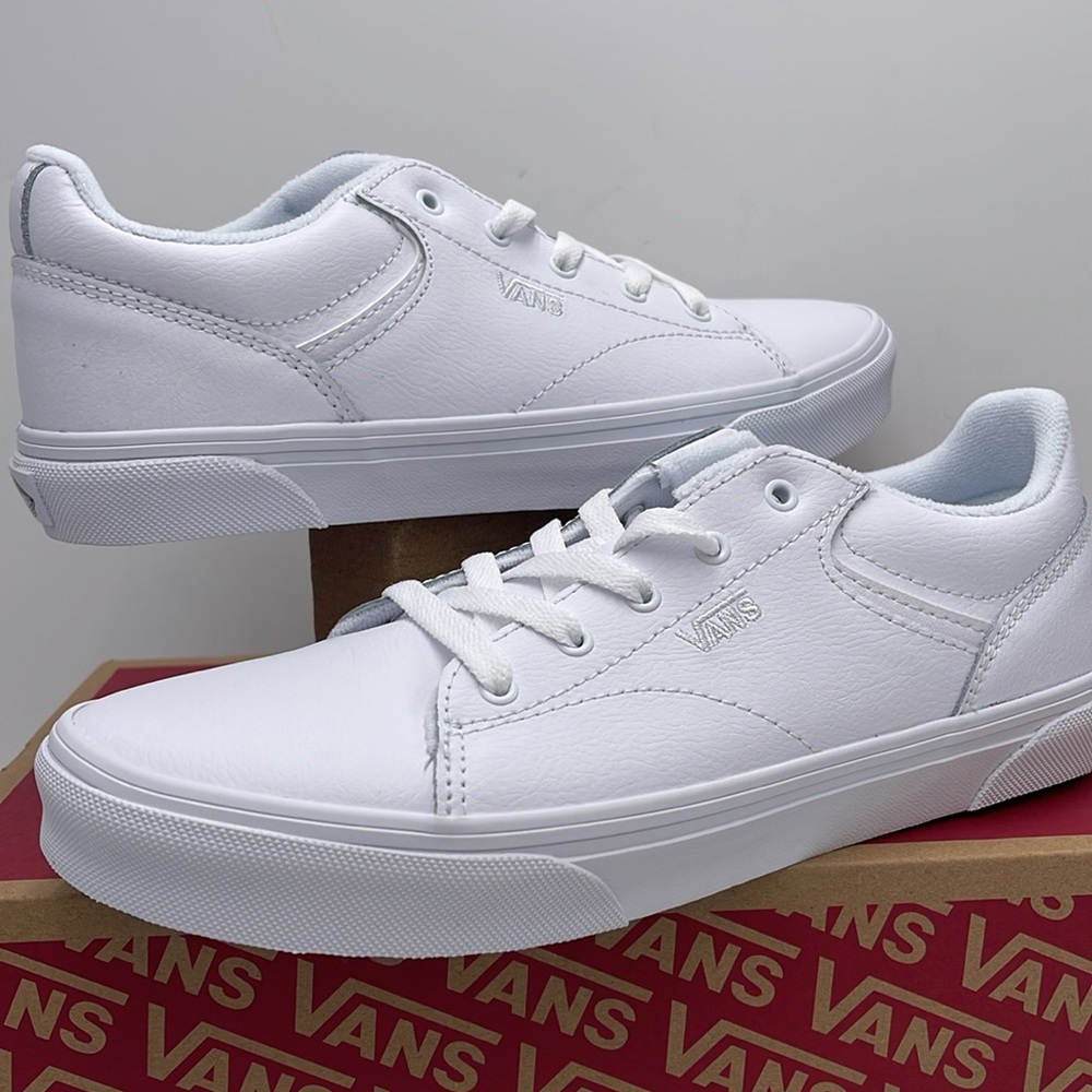 Vans WMNS Seldan (Tumble) White/White
VN0A4U2505R Sneakers - Picture 9 of 16